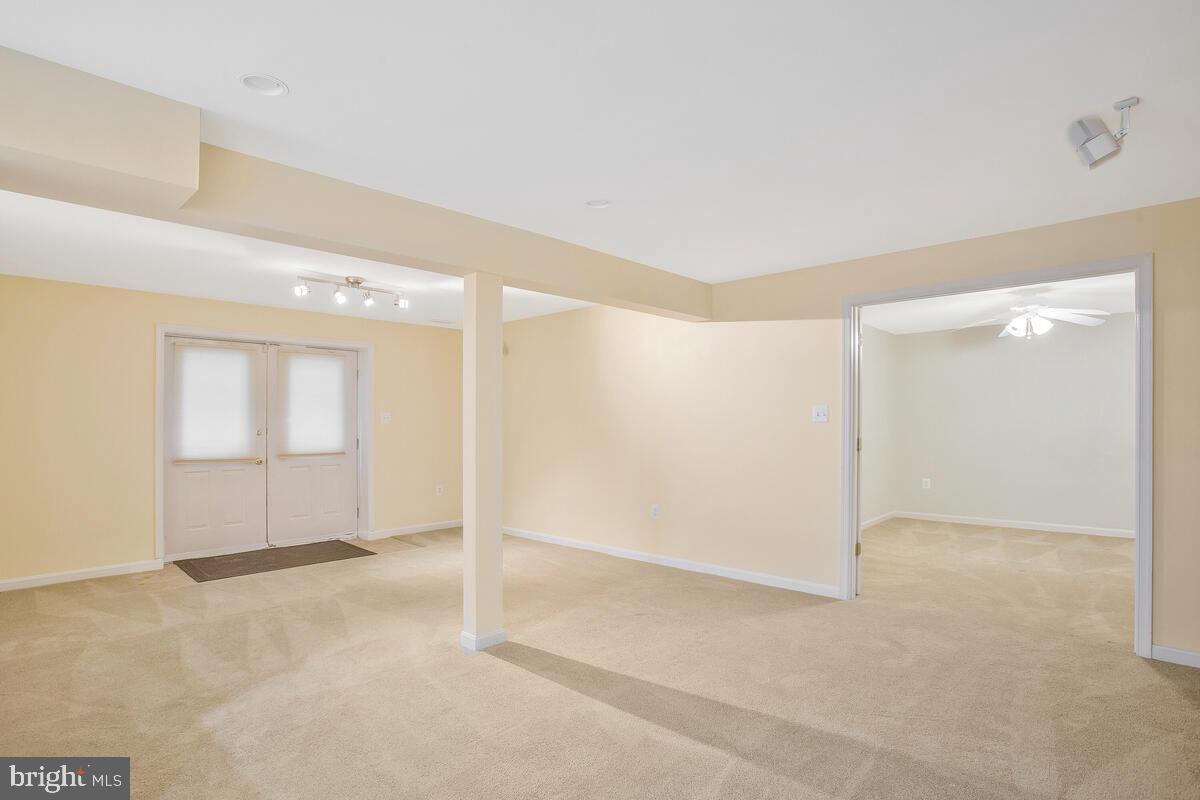 MONTROSE POINTE - Residential