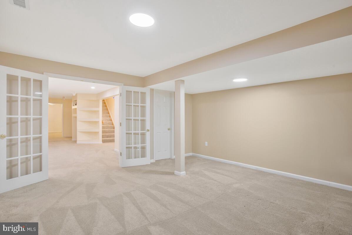 MONTROSE POINTE - Residential