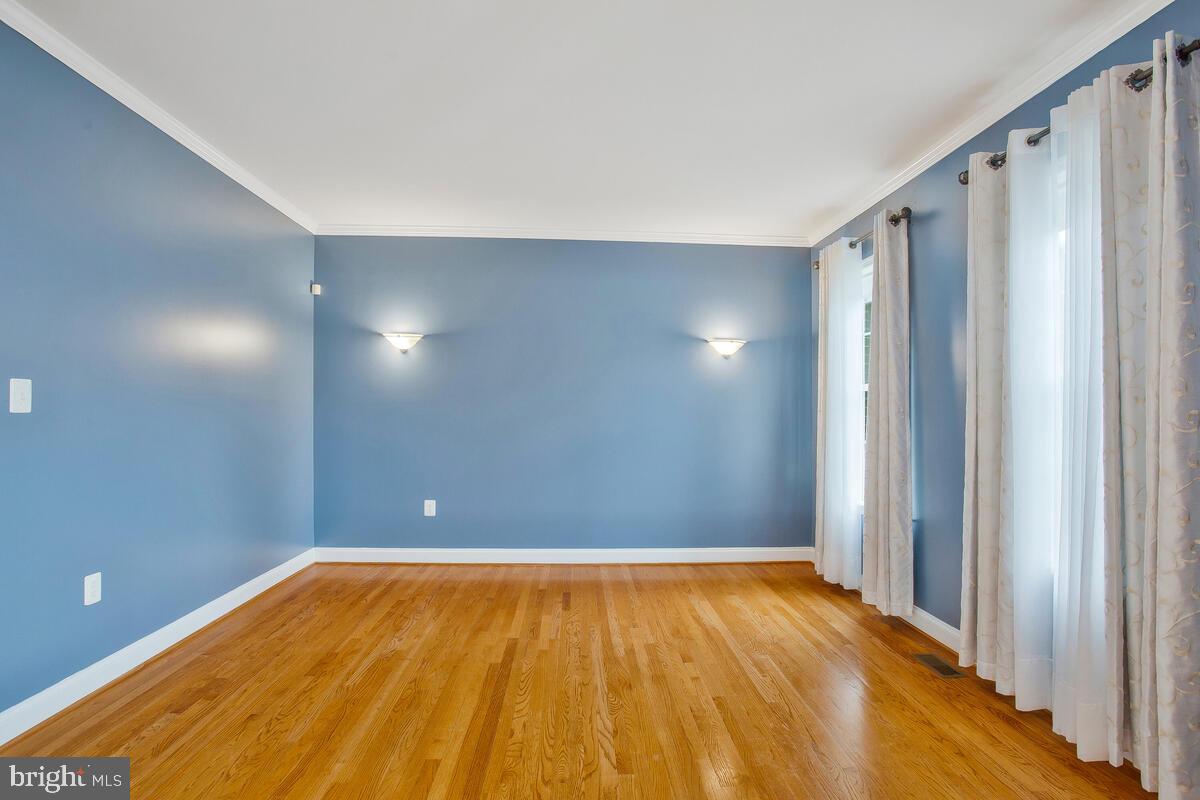 MONTROSE POINTE - Residential