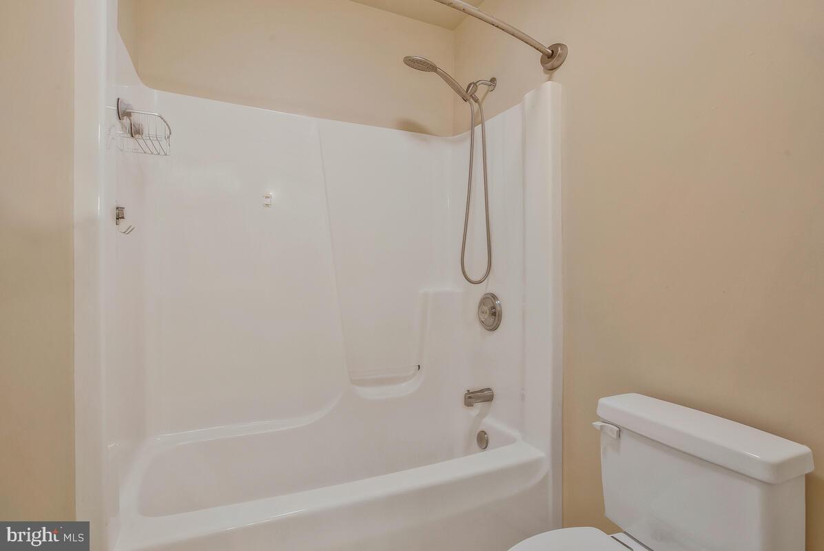 MONTROSE POINTE - Residential