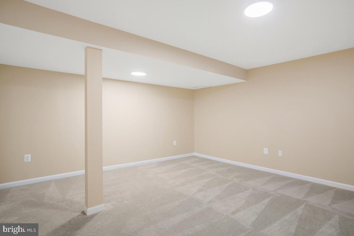 MONTROSE POINTE - Residential