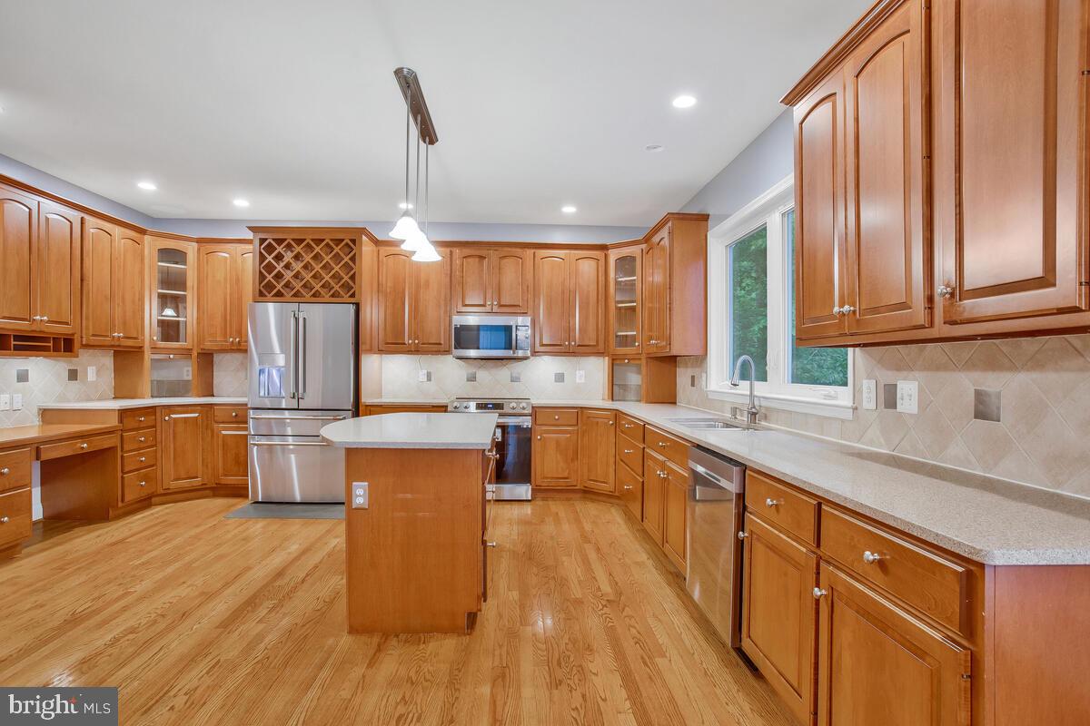 MONTROSE POINTE - Residential