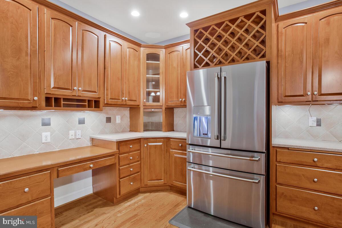 MONTROSE POINTE - Residential