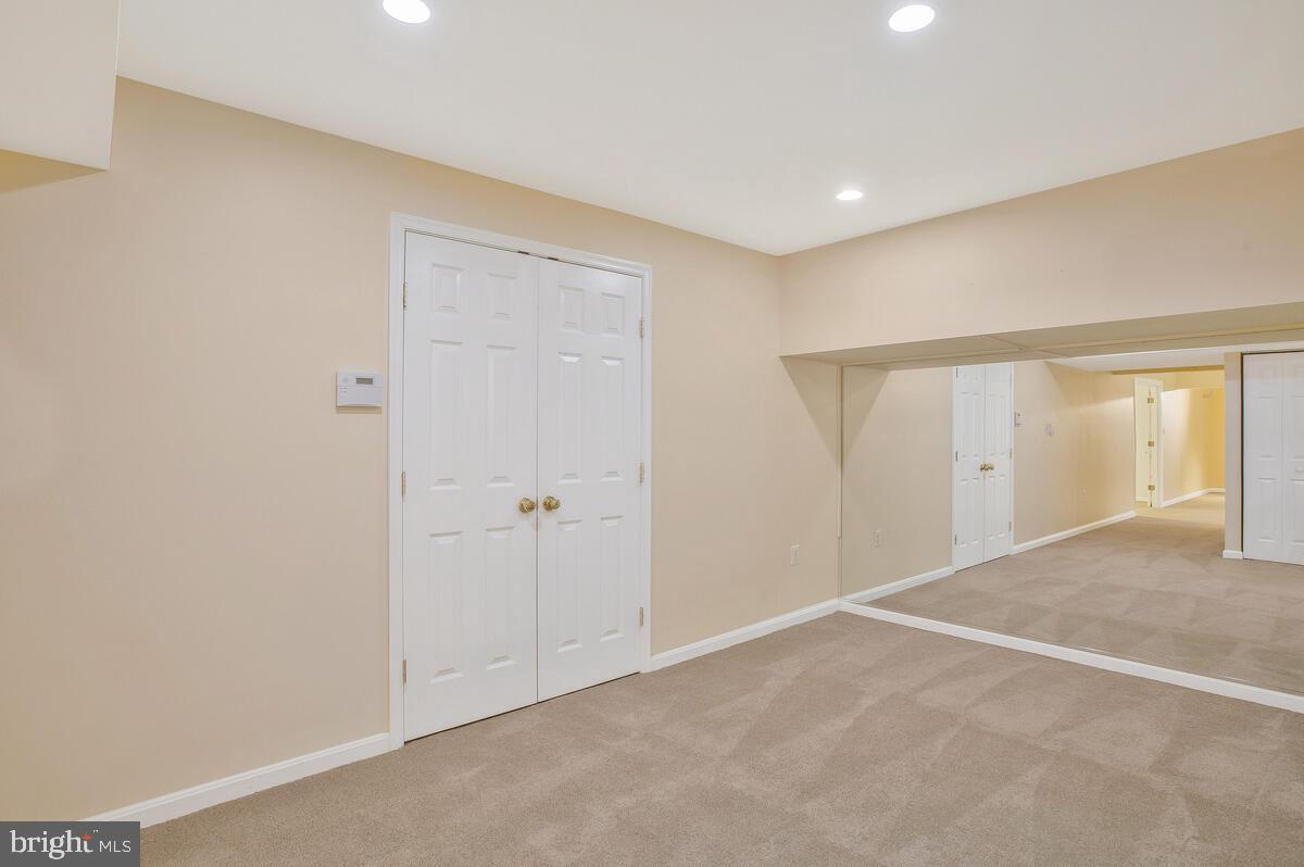 MONTROSE POINTE - Residential