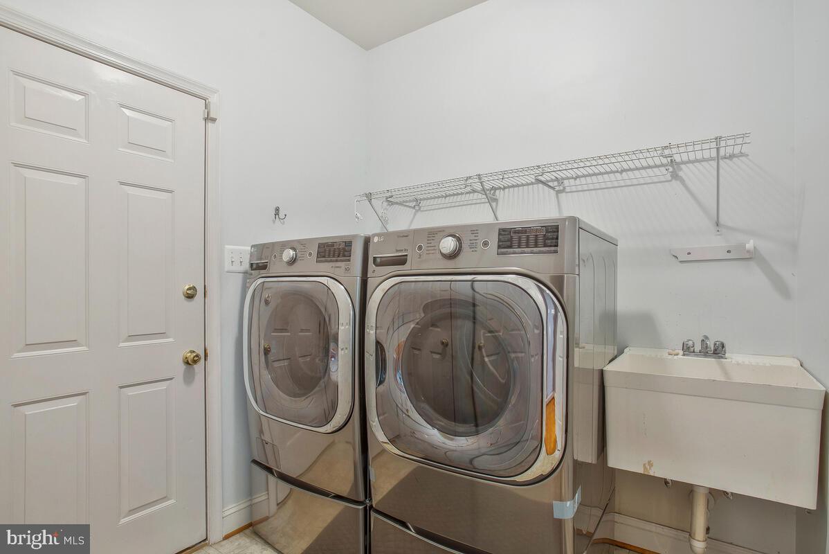 MONTROSE POINTE - Residential