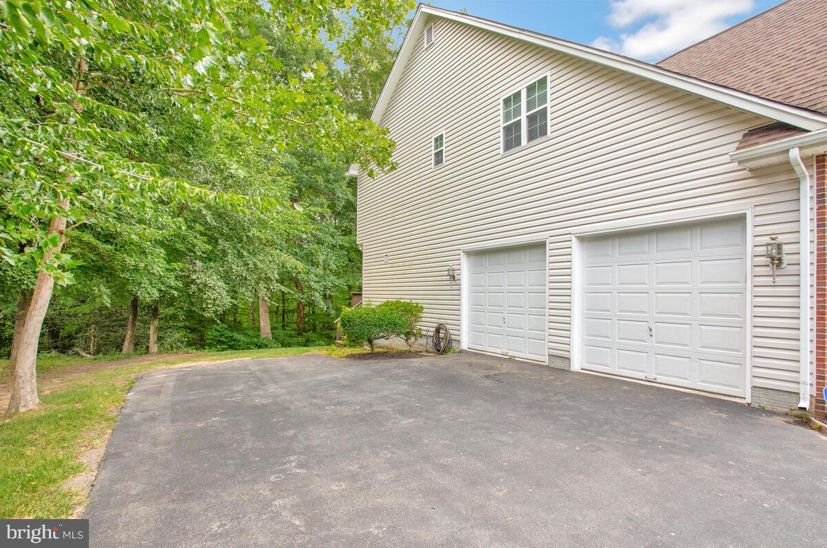 MONTROSE POINTE - Residential