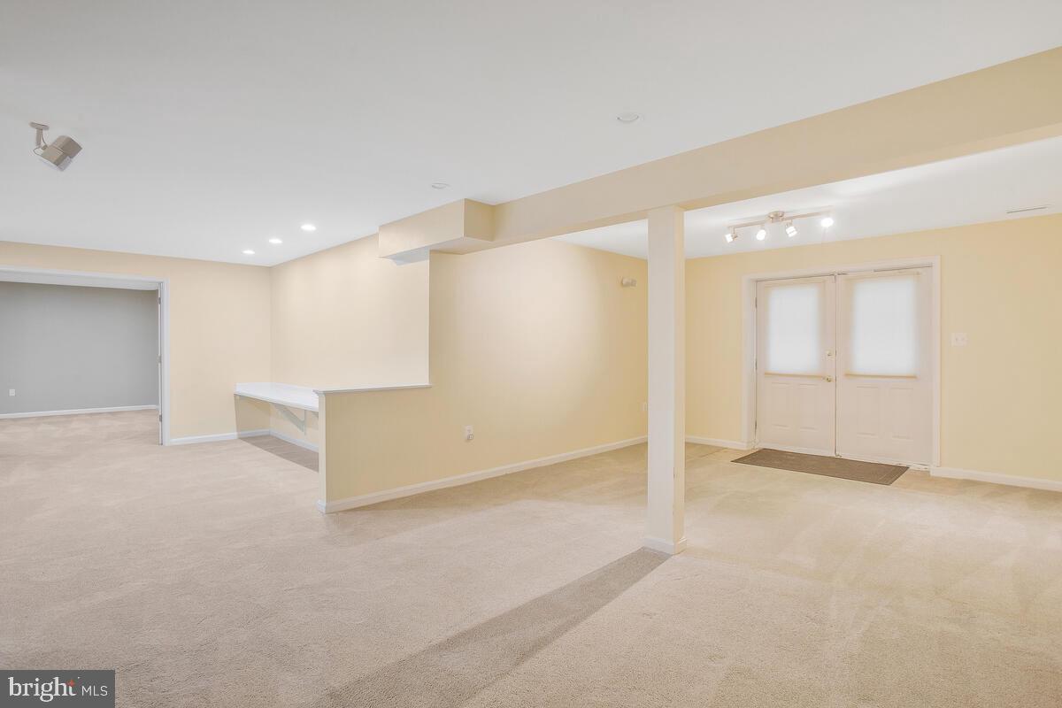 MONTROSE POINTE - Residential