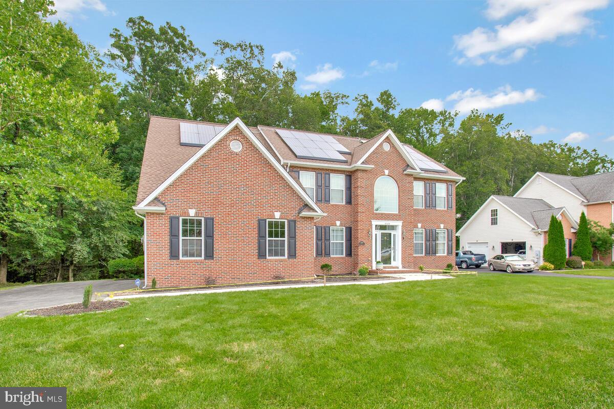 MONTROSE POINTE - Residential