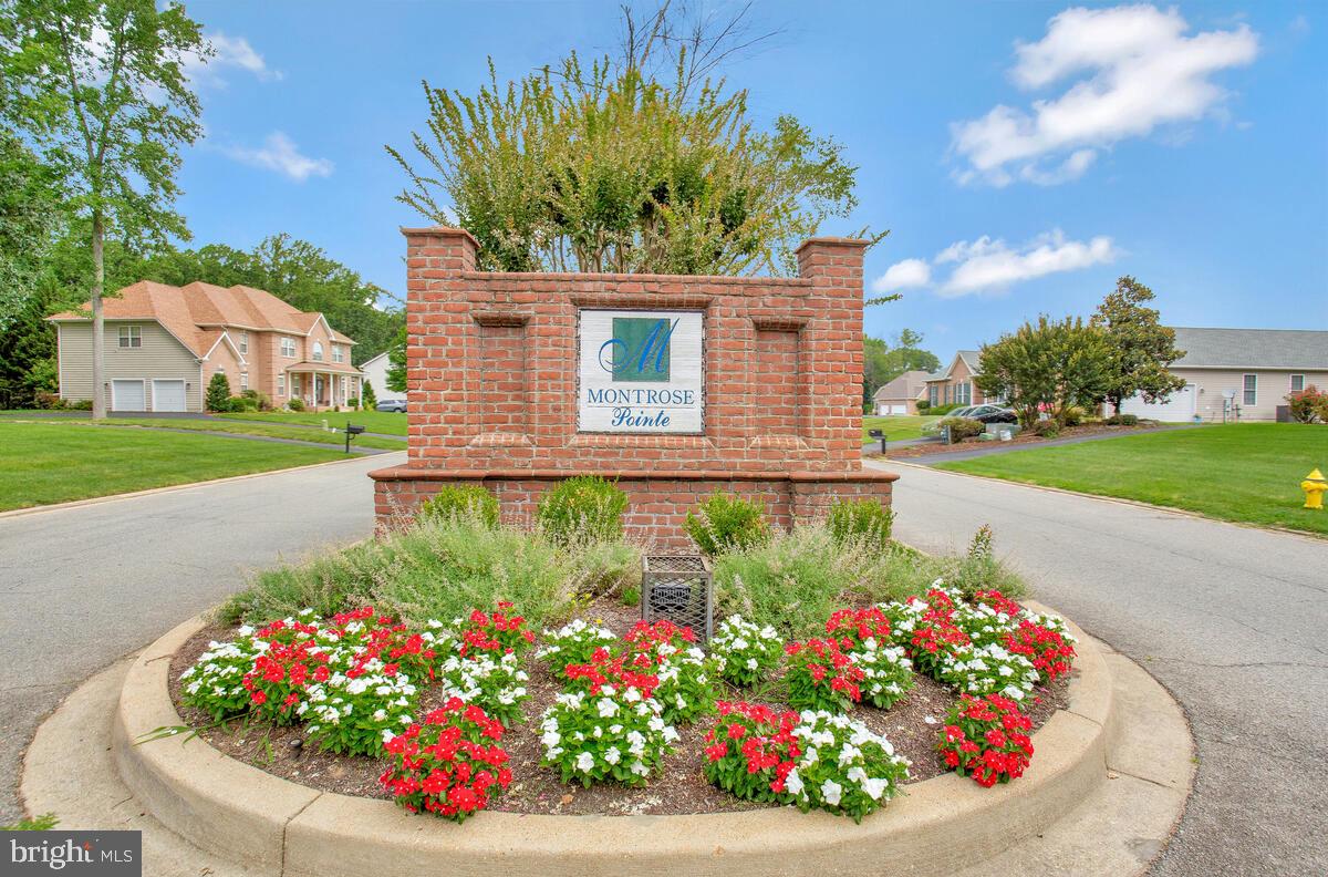 MONTROSE POINTE - Residential