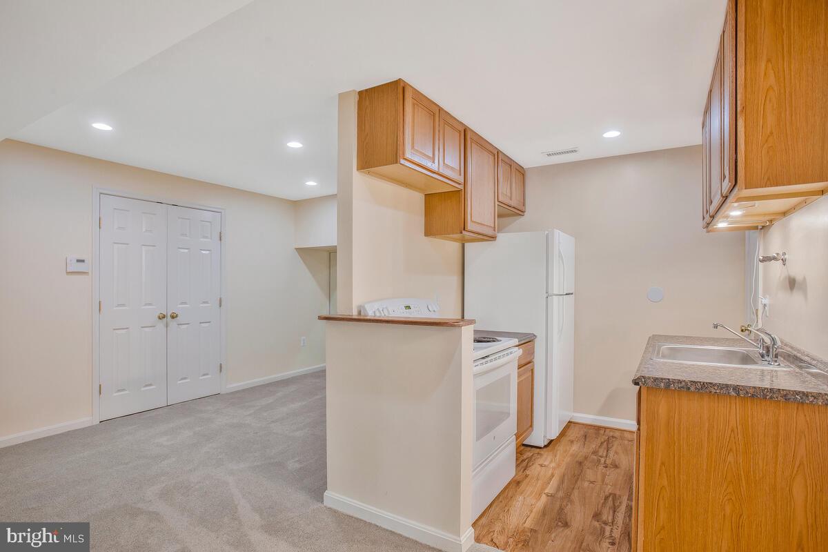 MONTROSE POINTE - Residential