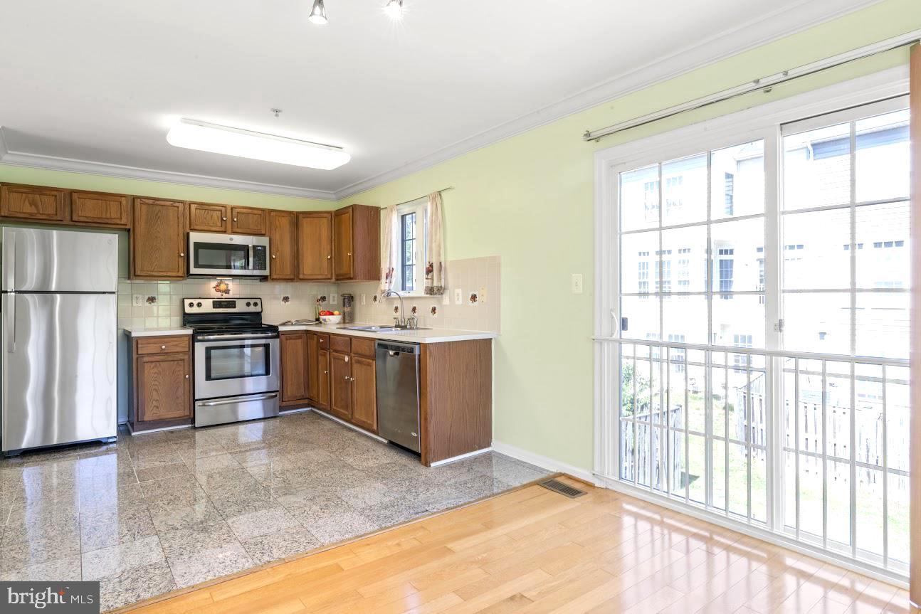 KINGSVIEW VILLAGE - Residential