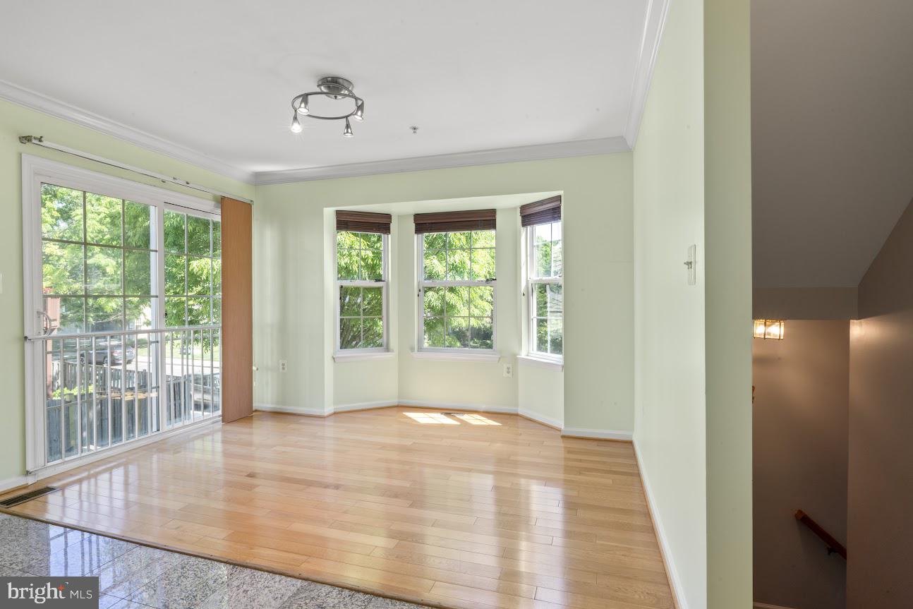 KINGSVIEW VILLAGE - Residential