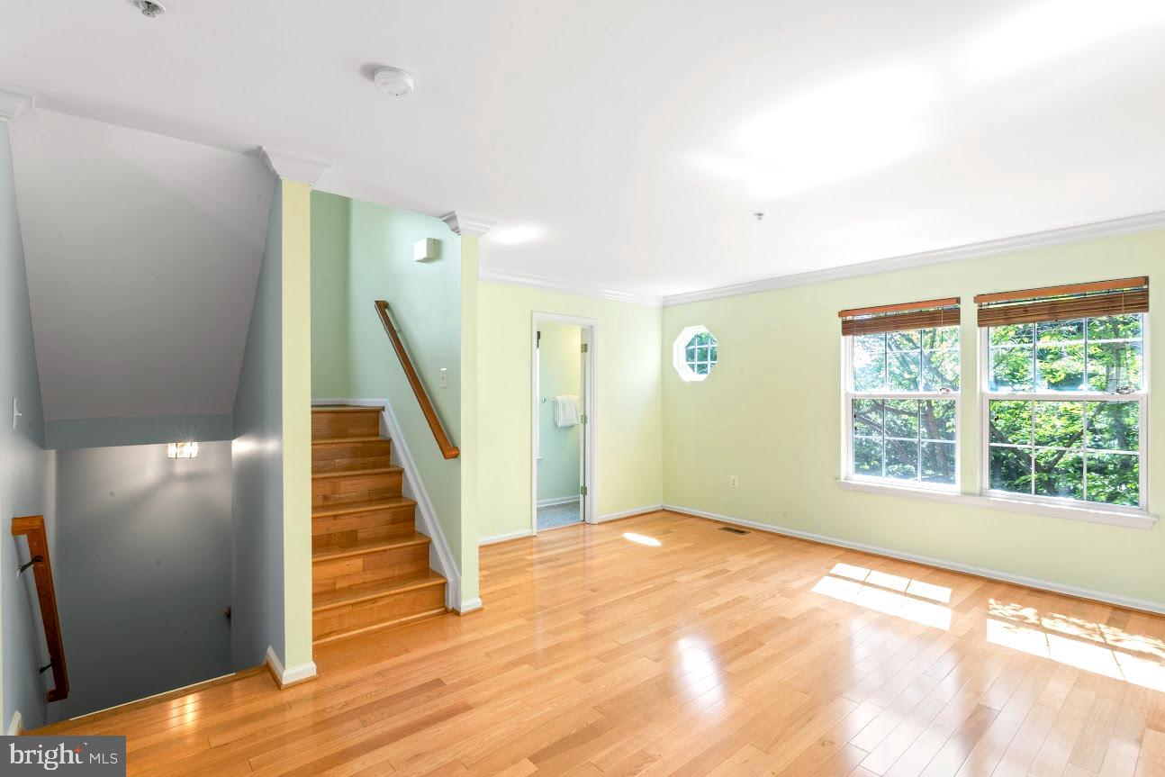 KINGSVIEW VILLAGE - Residential