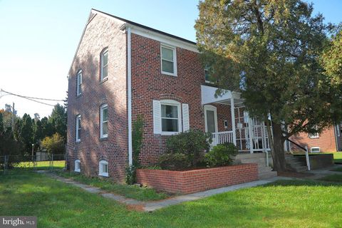 Photo of 990 Center Avenue, Lancaster, PA 17601 (MLS # PALA2043316)