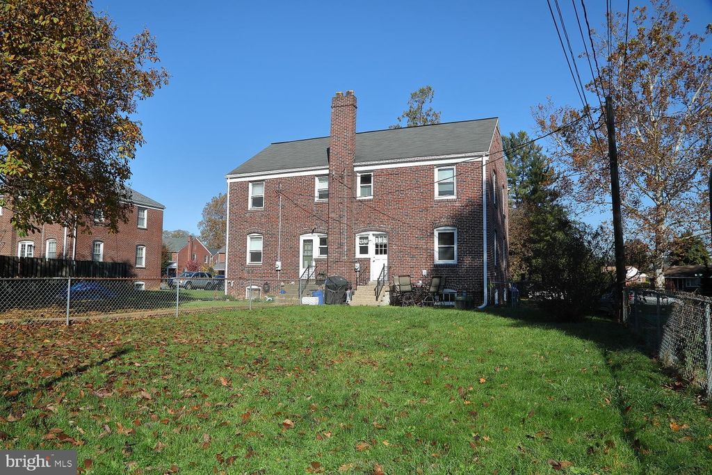 Photo of 990 Center Avenue, Lancaster, PA 17601 (MLS # PALA2043316)