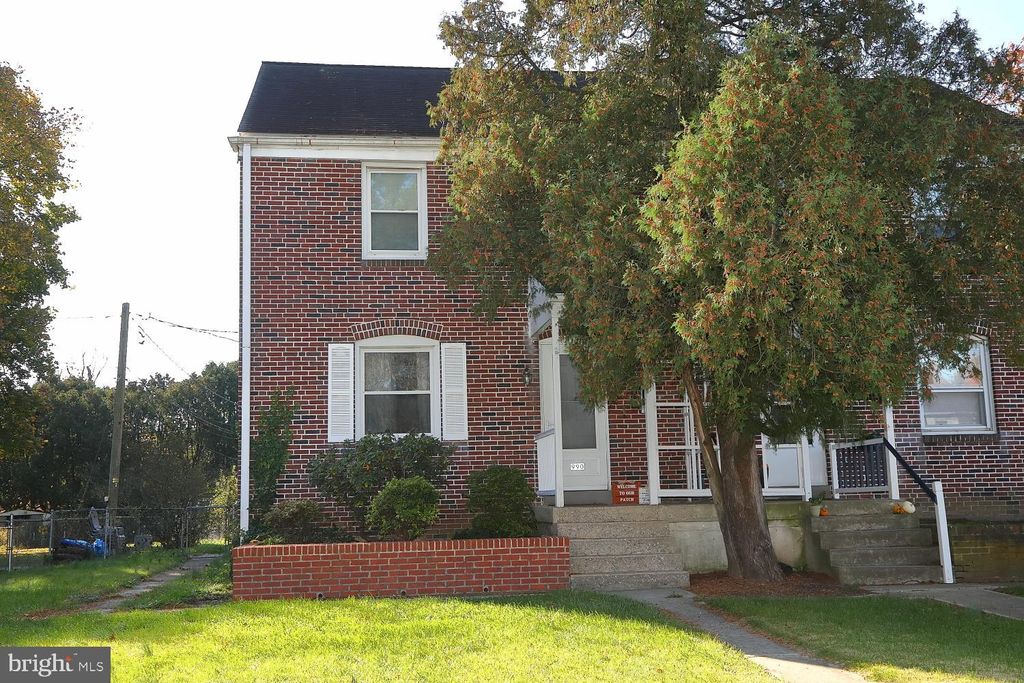 Photo of 990 Center Avenue, Lancaster, PA 17601 (MLS # PALA2043316)