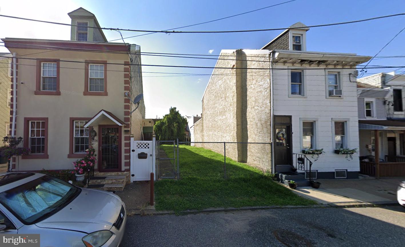 20x75 ft lot in Bridesburg section of the city. Easy access to I95, Betsy Ross Bridge and Aramingo and Castor shopping centers. Please do not go on the property without permission.