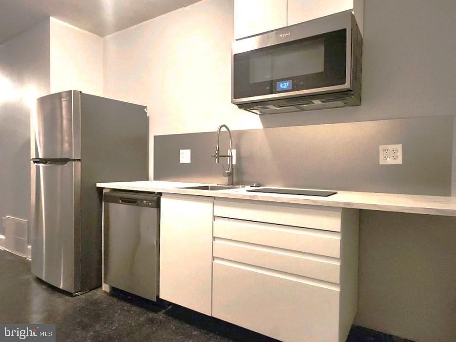 BELAIR-EDISON - Commercial Lease