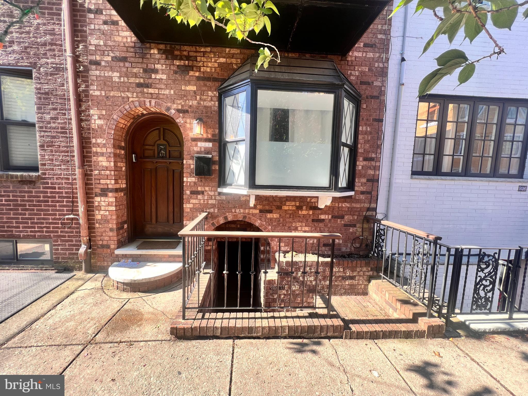 924 CATHARINE STREET