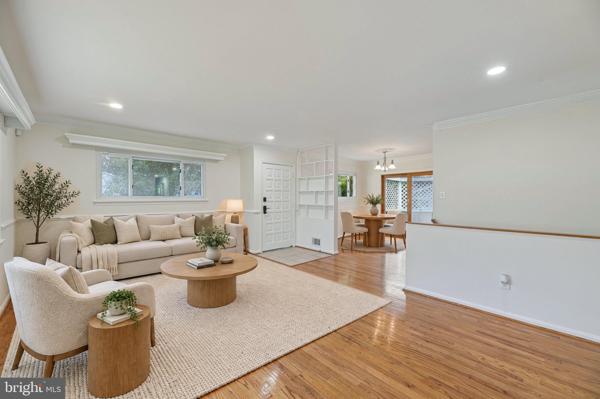 3004 JAMESTOWN COURT