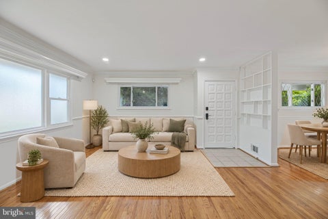 Photo of 3004 Jamestown Court, WOODBRIDGE, VA 22192 (MLS # VAPW2127422)