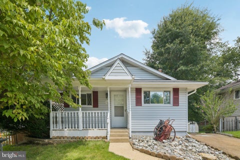Photo of 3004 Jamestown Court, WOODBRIDGE, VA 22192 (MLS # VAPW2127422)