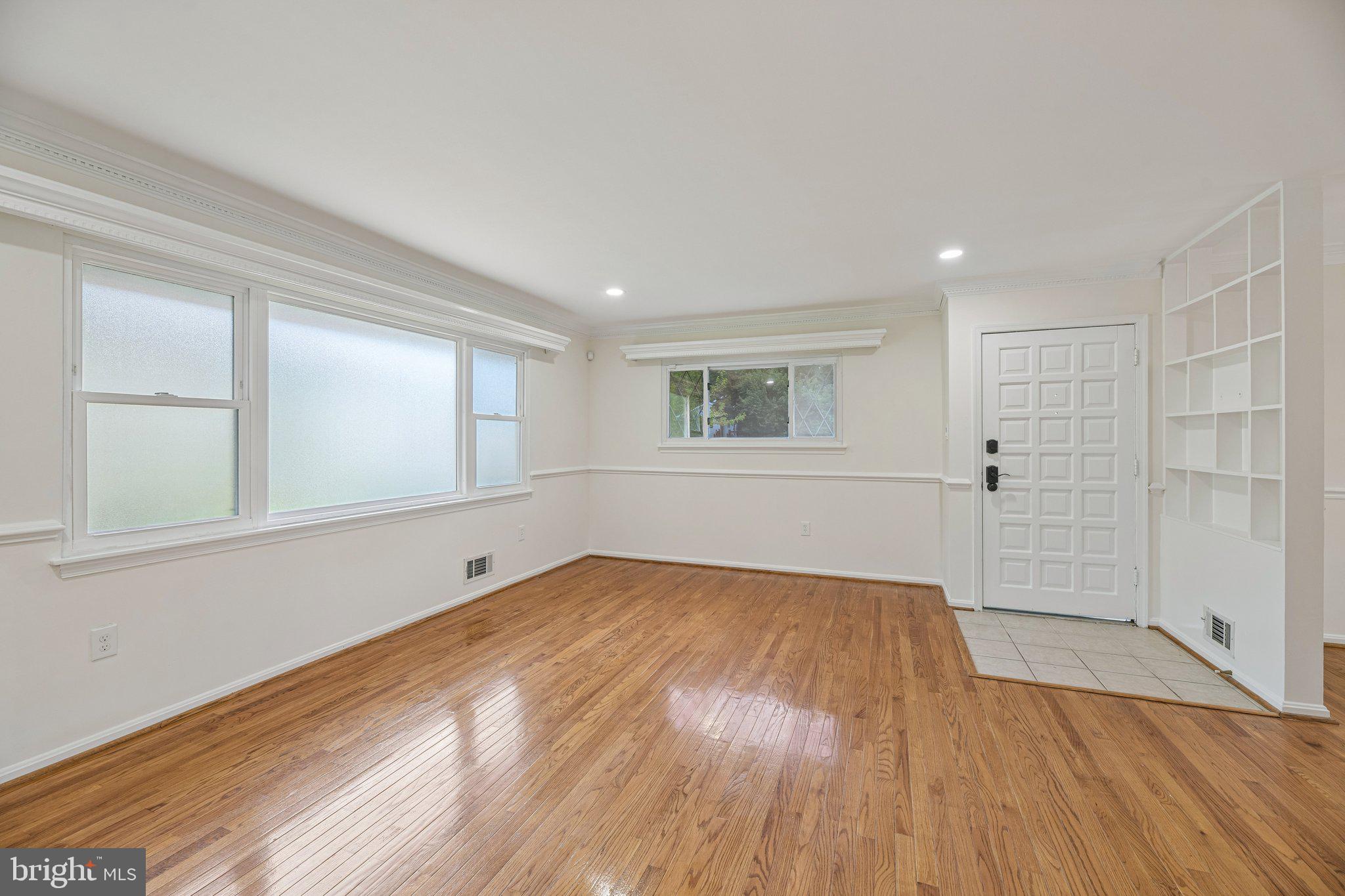 3004 JAMESTOWN COURT