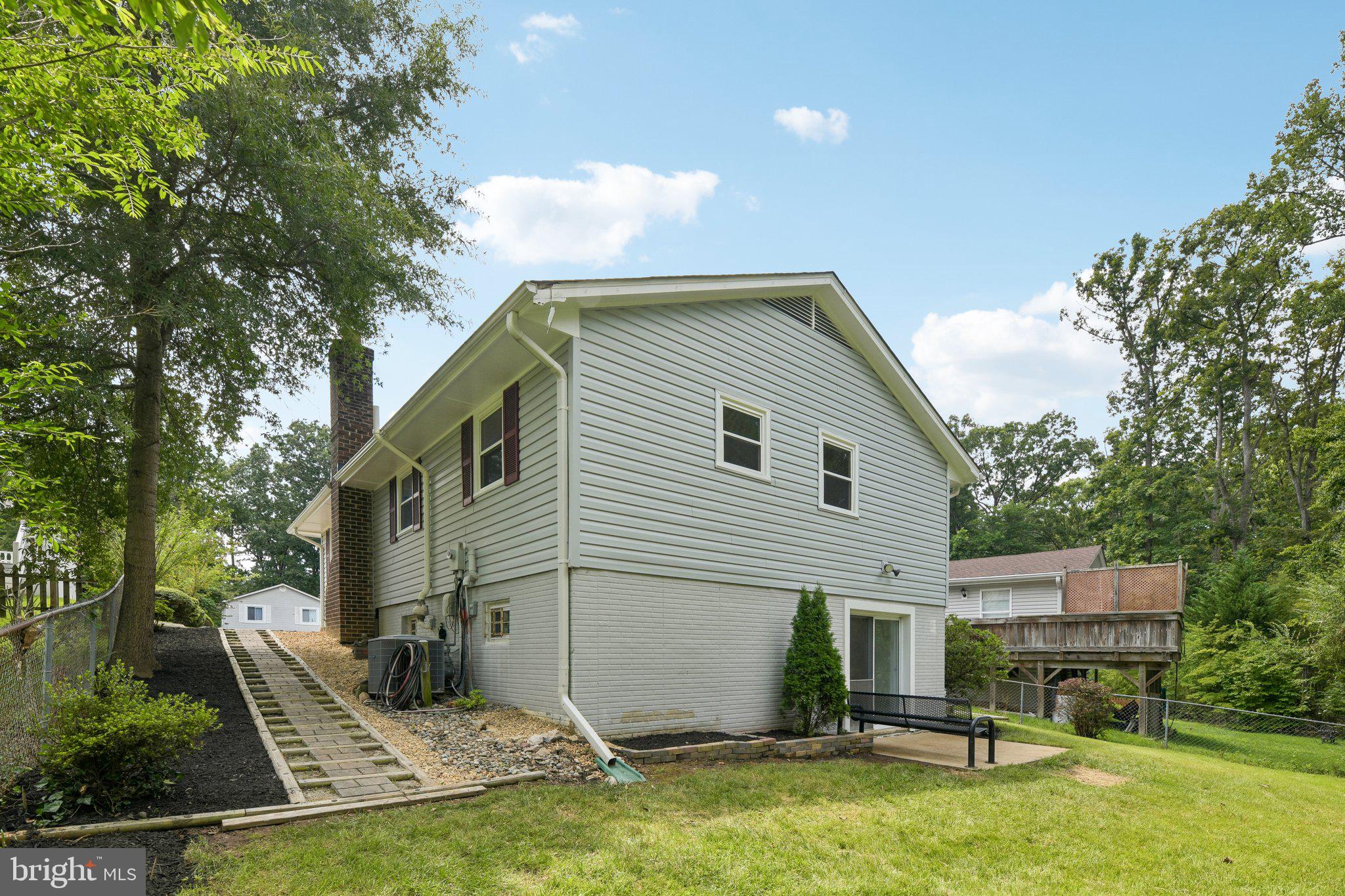 3004 JAMESTOWN COURT