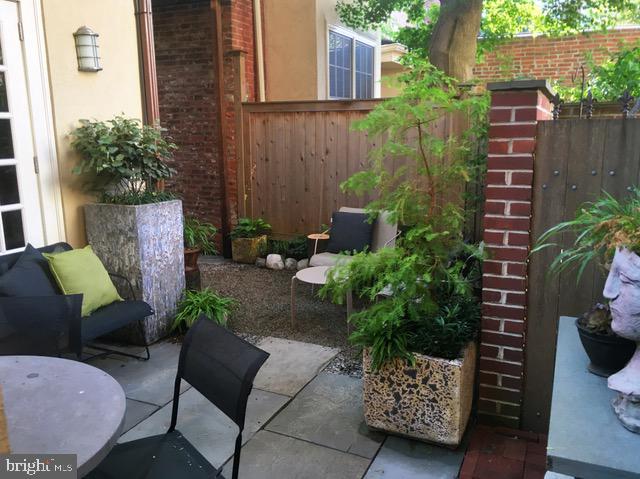 SOCIETY HILL - Residential