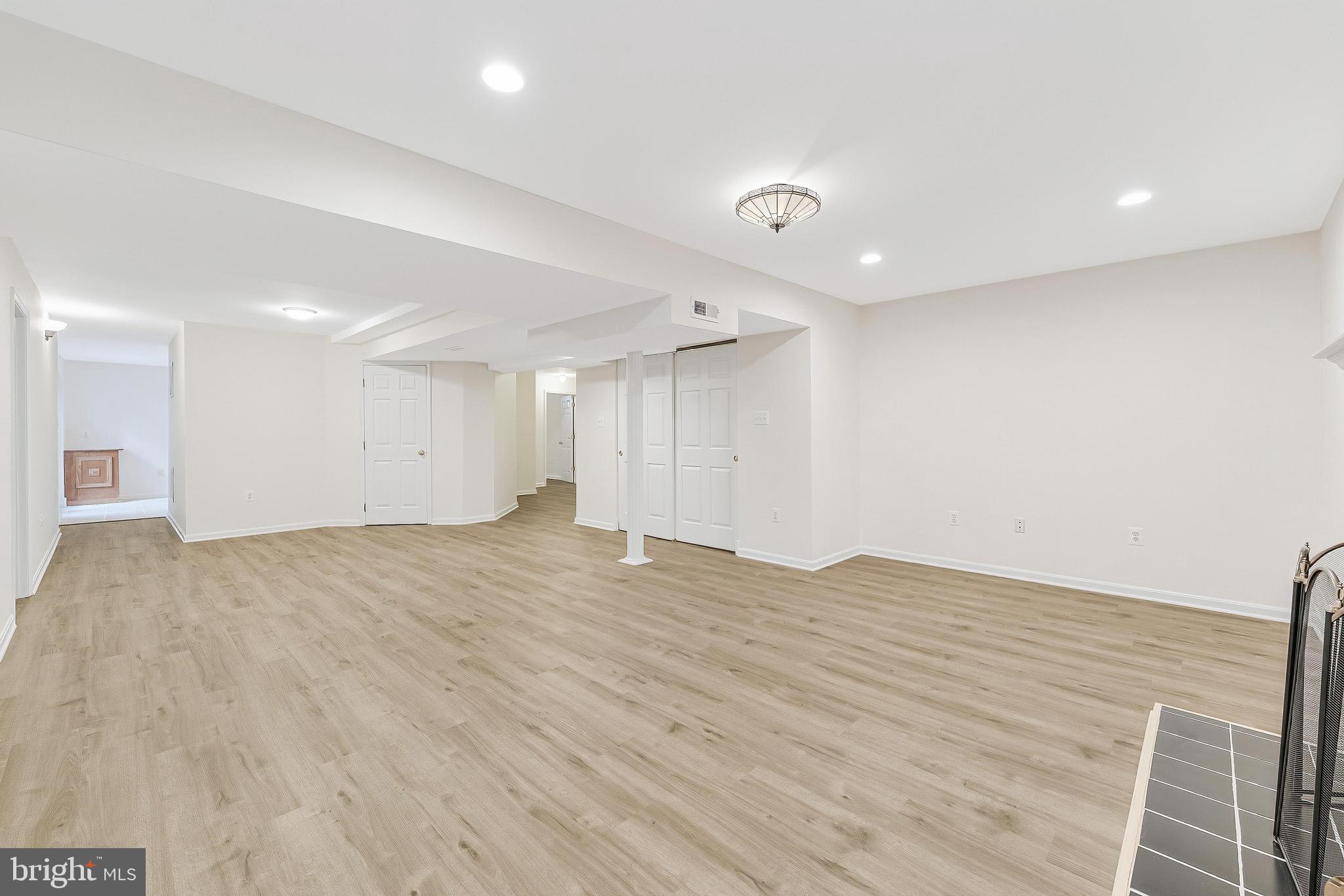 FARMWELL HUNT - Residential