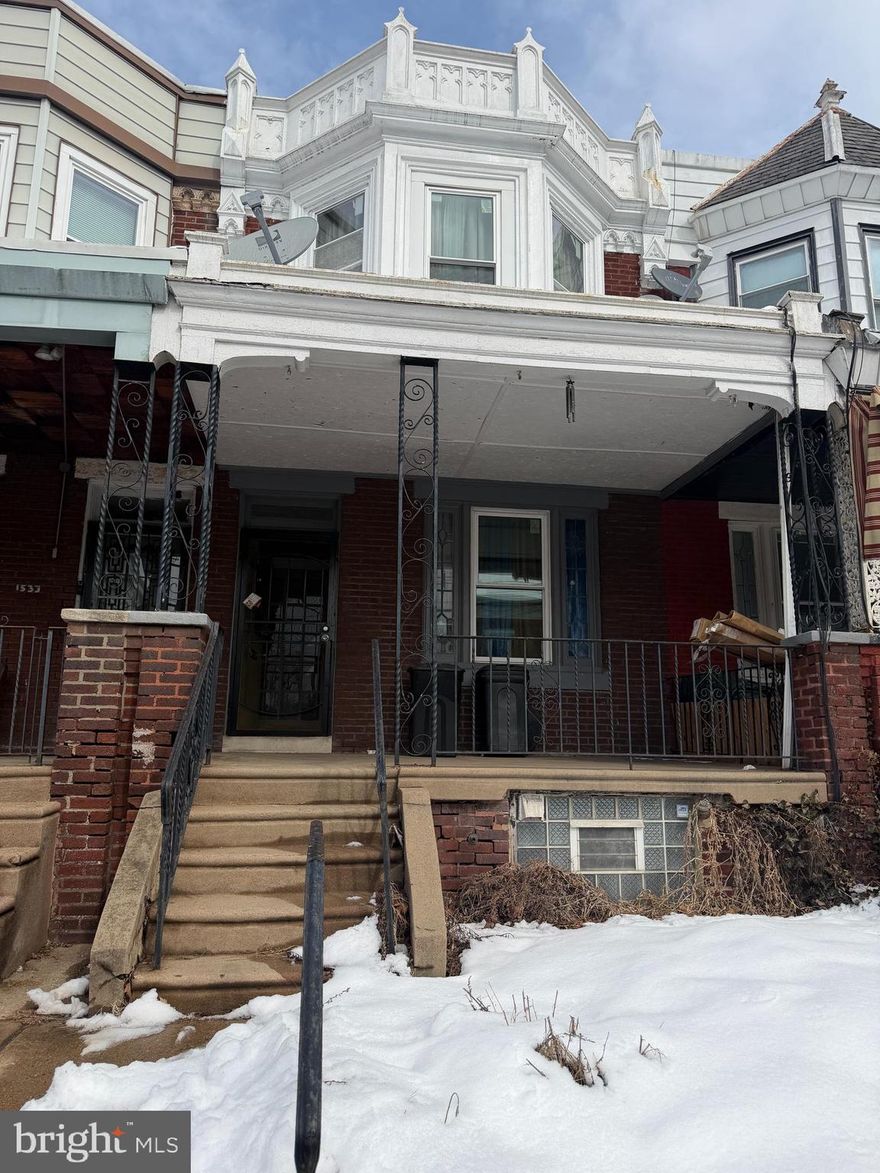 Welcome to 1531 W Pike St — a spacious 4-bedroom home with serious upside.

If you’ve been looking for a property with good bones, real square footage, and the kind of potential you can actually build equity with… this is it.

With four true bedrooms and tons of living space, this home offers flexibility whether you’re a homeowner ready to customize your space or an investor looking for your next solid rental or value-add project. Yes, it needs a little TLC — but that’s exactly where the opportunity lives. The layout is there. The space is there. The potential is there.

Bring your vision, bring your contractor, and turn this into the gem it’s meant to be.

Perfect for:
• Owner-occupants who want space at a smart price
• Investors looking for strong rental potential
• Buyers who aren’t afraid to add some sweat equity

Opportunities like this — especially 4-bedroom homes with this kind of footprint — don’t last long.

If you see the vision, let’s make it happen. Reach out for a private tour.