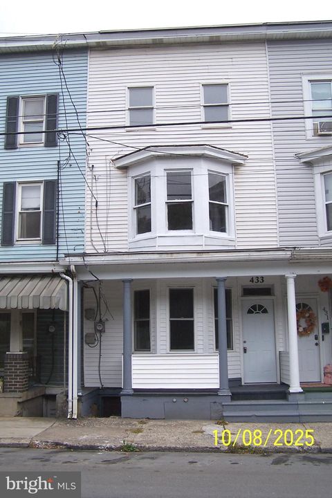Townhouse For Sale - 433 N Railroad Street<br/> TAMAQUA, PA 18252