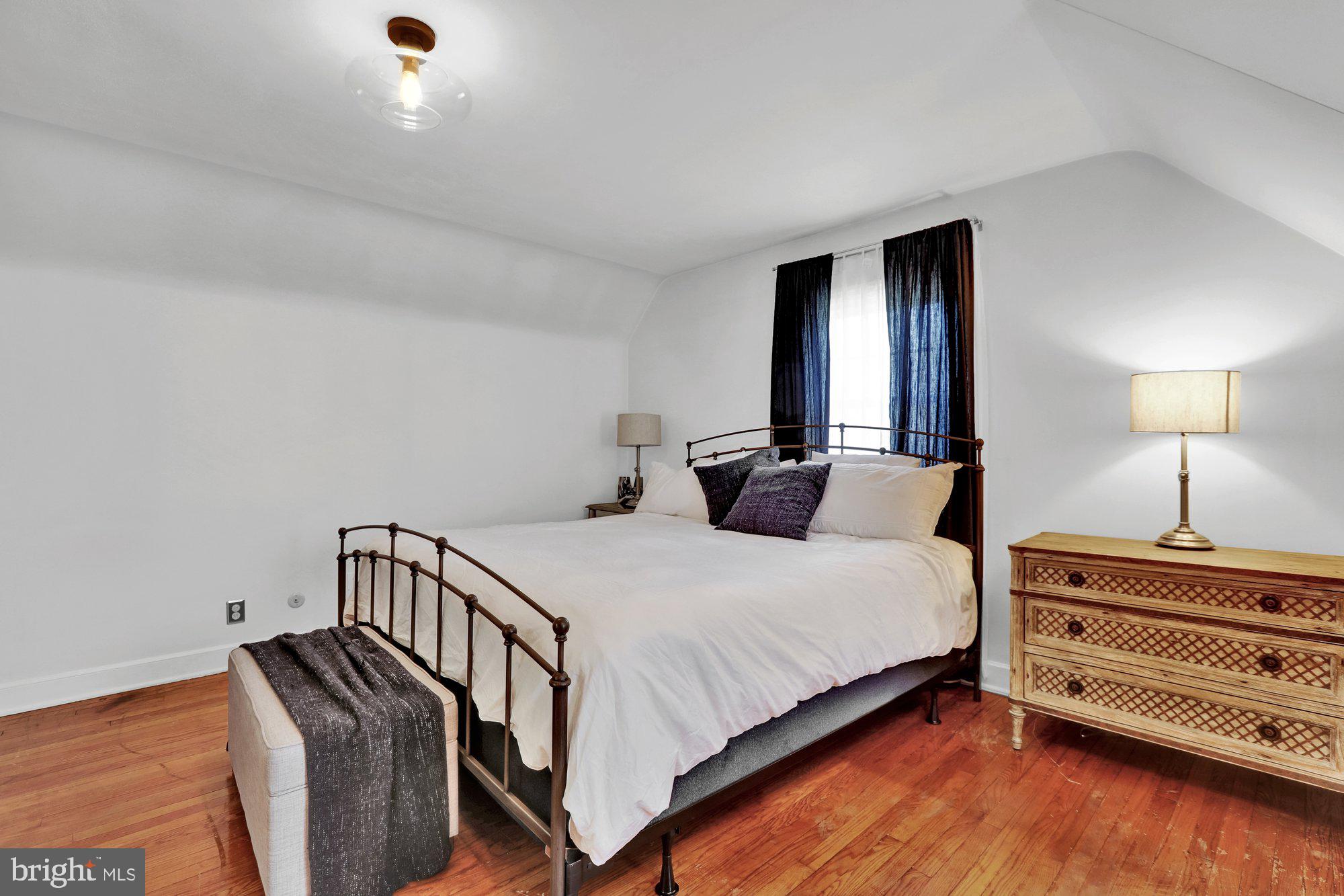 MAKEFIELD MANOR - Residential