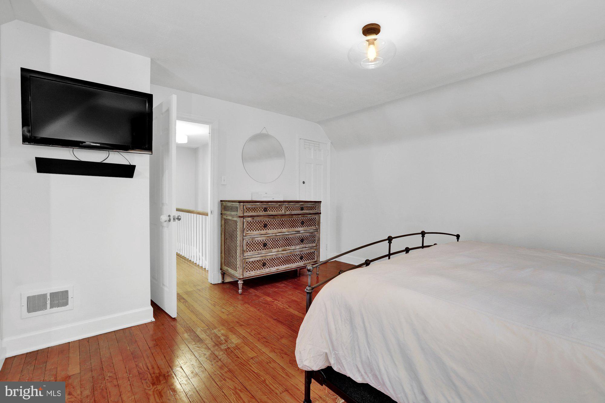 MAKEFIELD MANOR - Residential