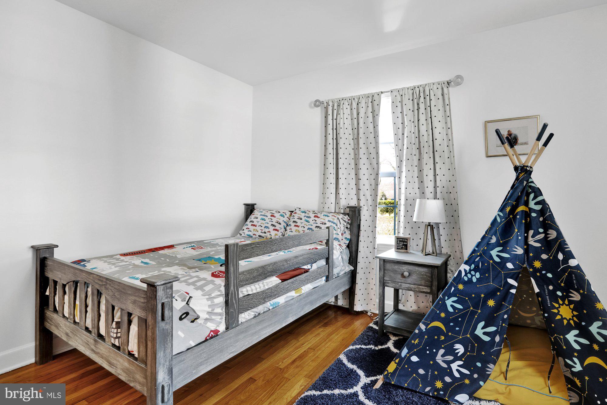 MAKEFIELD MANOR - Residential