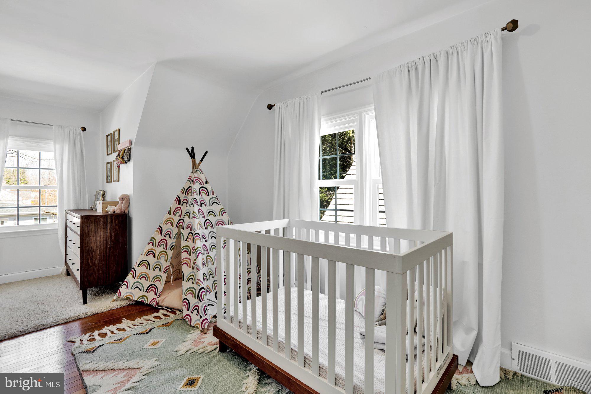 MAKEFIELD MANOR - Residential