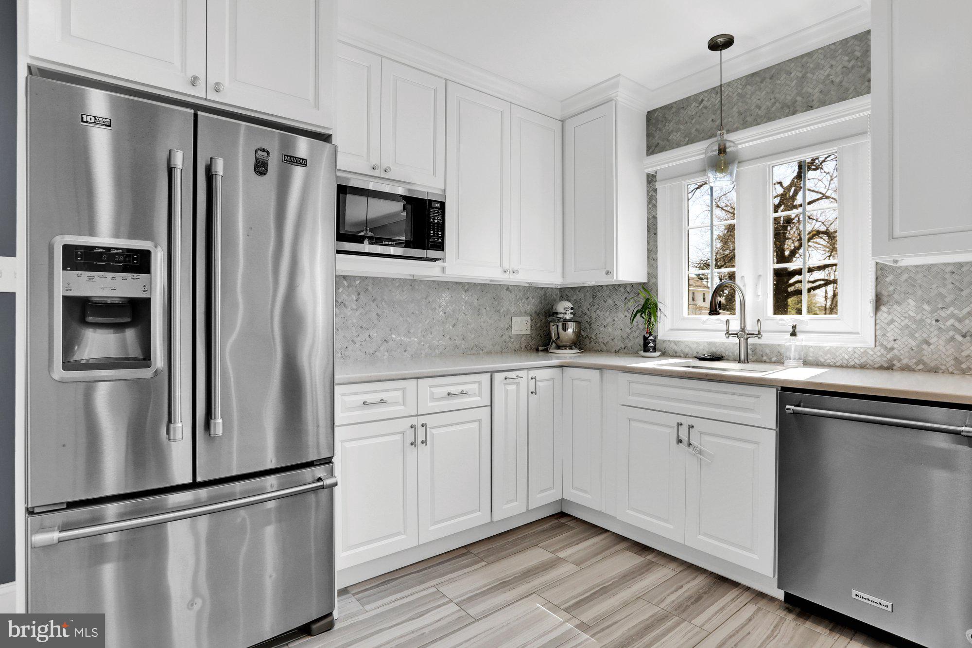 MAKEFIELD MANOR - Residential