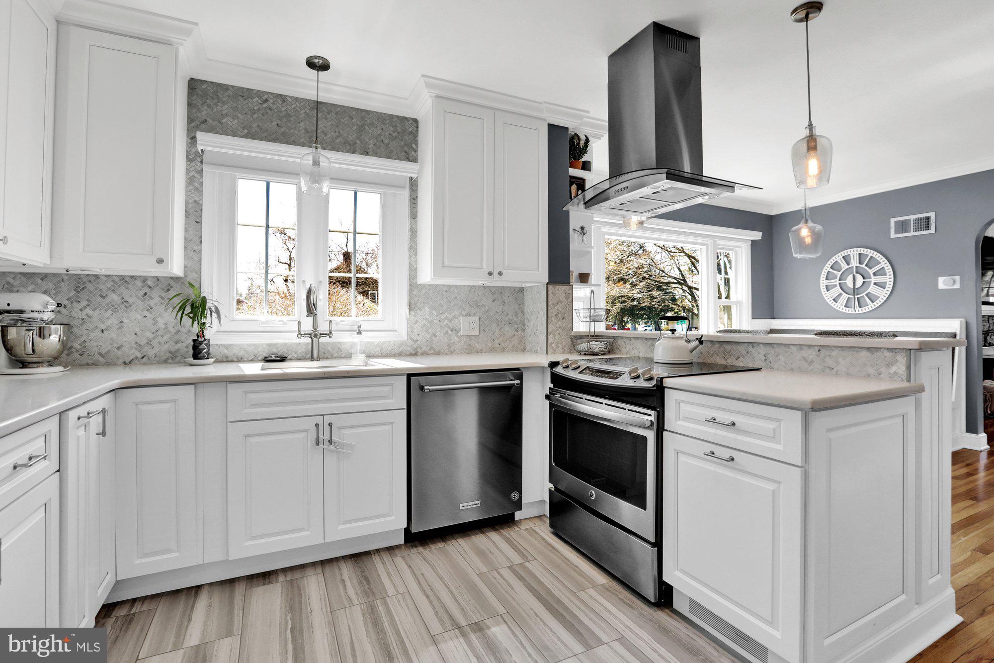 MAKEFIELD MANOR - Residential