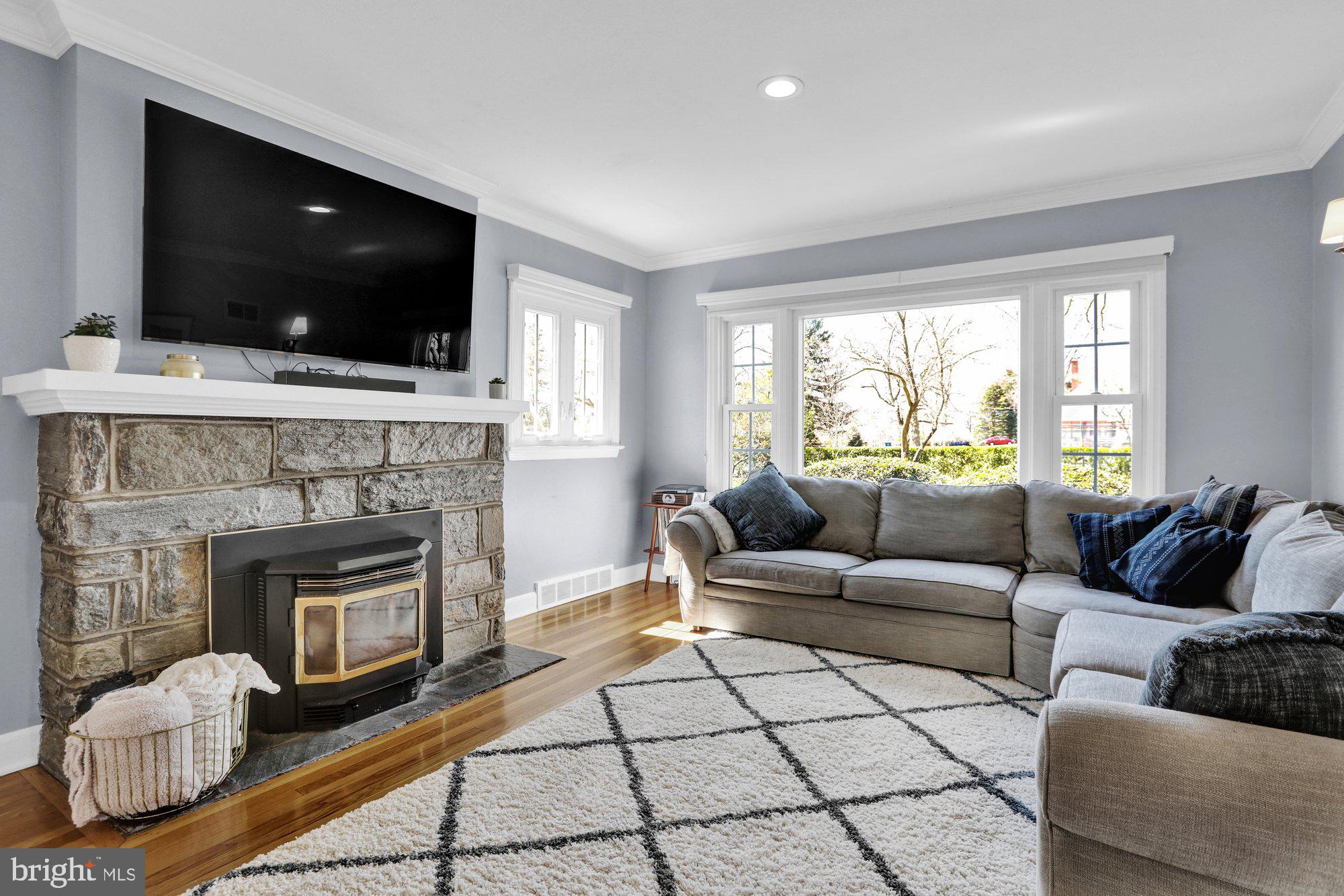 MAKEFIELD MANOR - Residential