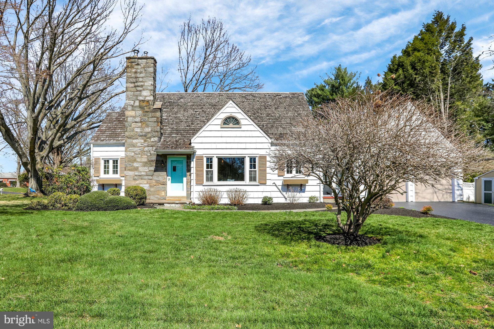 MAKEFIELD MANOR - Residential