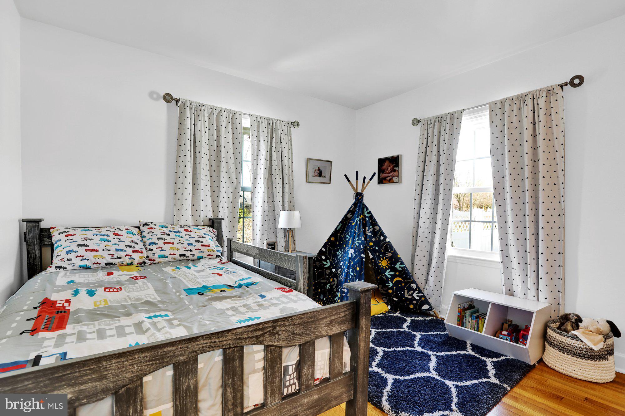 MAKEFIELD MANOR - Residential