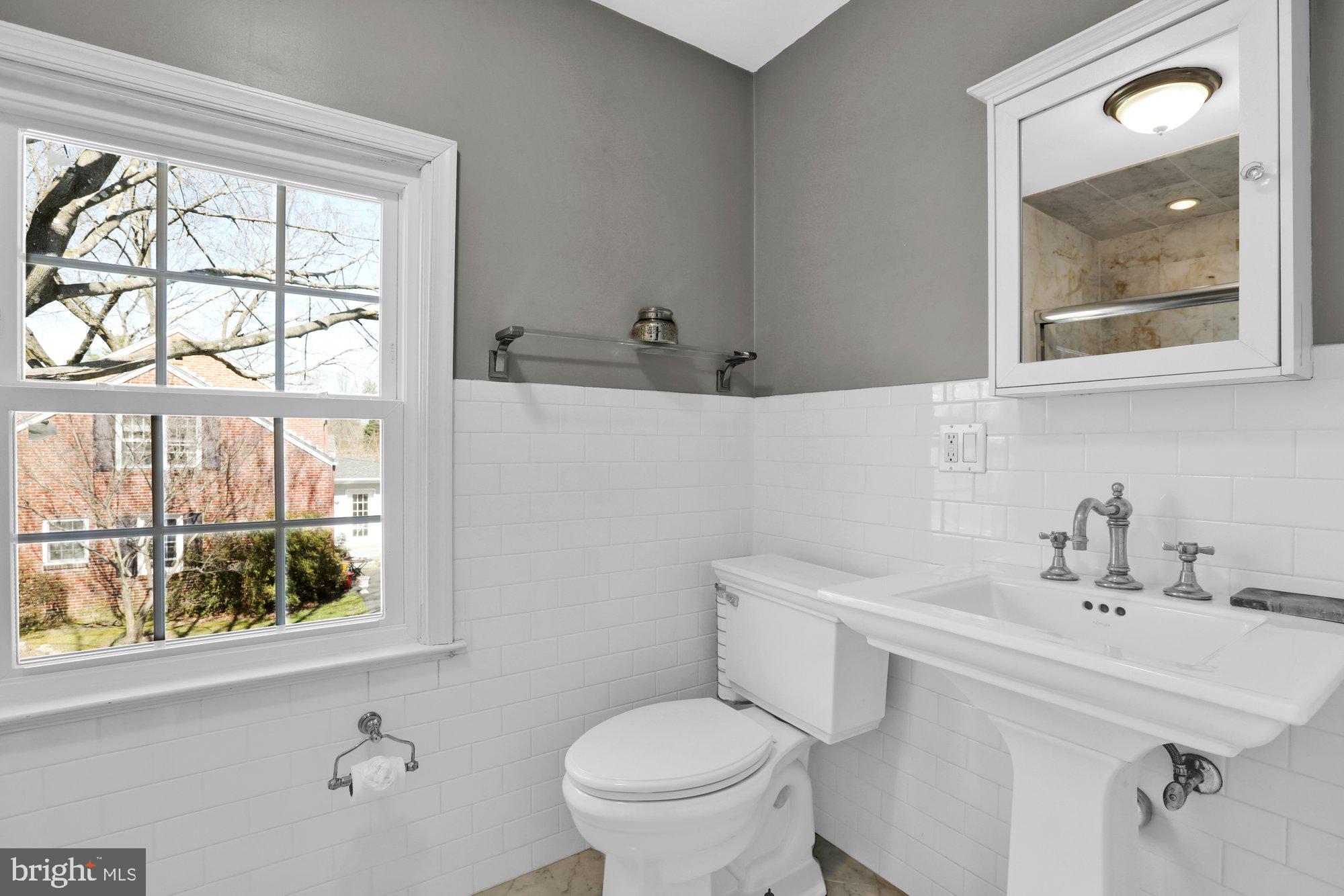 MAKEFIELD MANOR - Residential