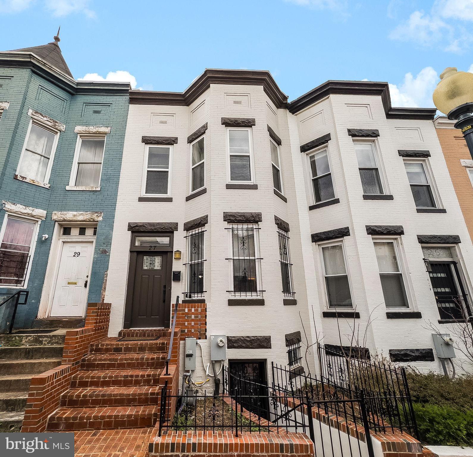 27 TODD PLACE NE