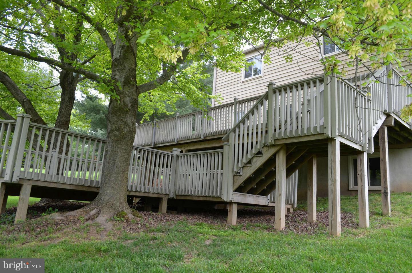 7 HUNTMEADOW COURT
