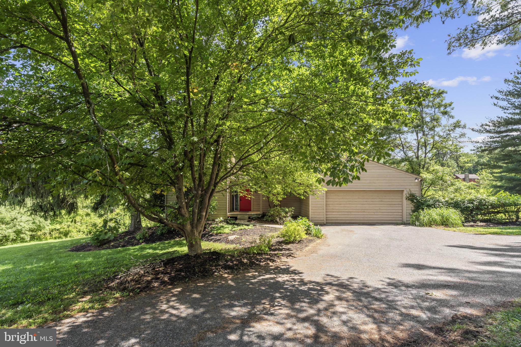7 HUNTMEADOW COURT