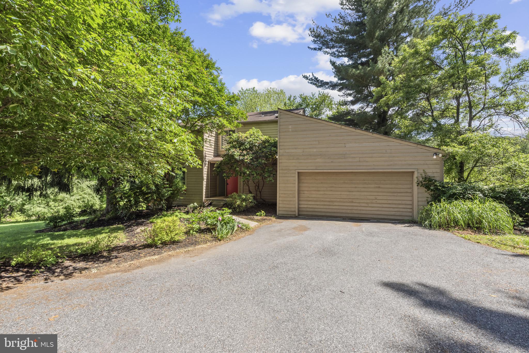 7 HUNTMEADOW COURT
