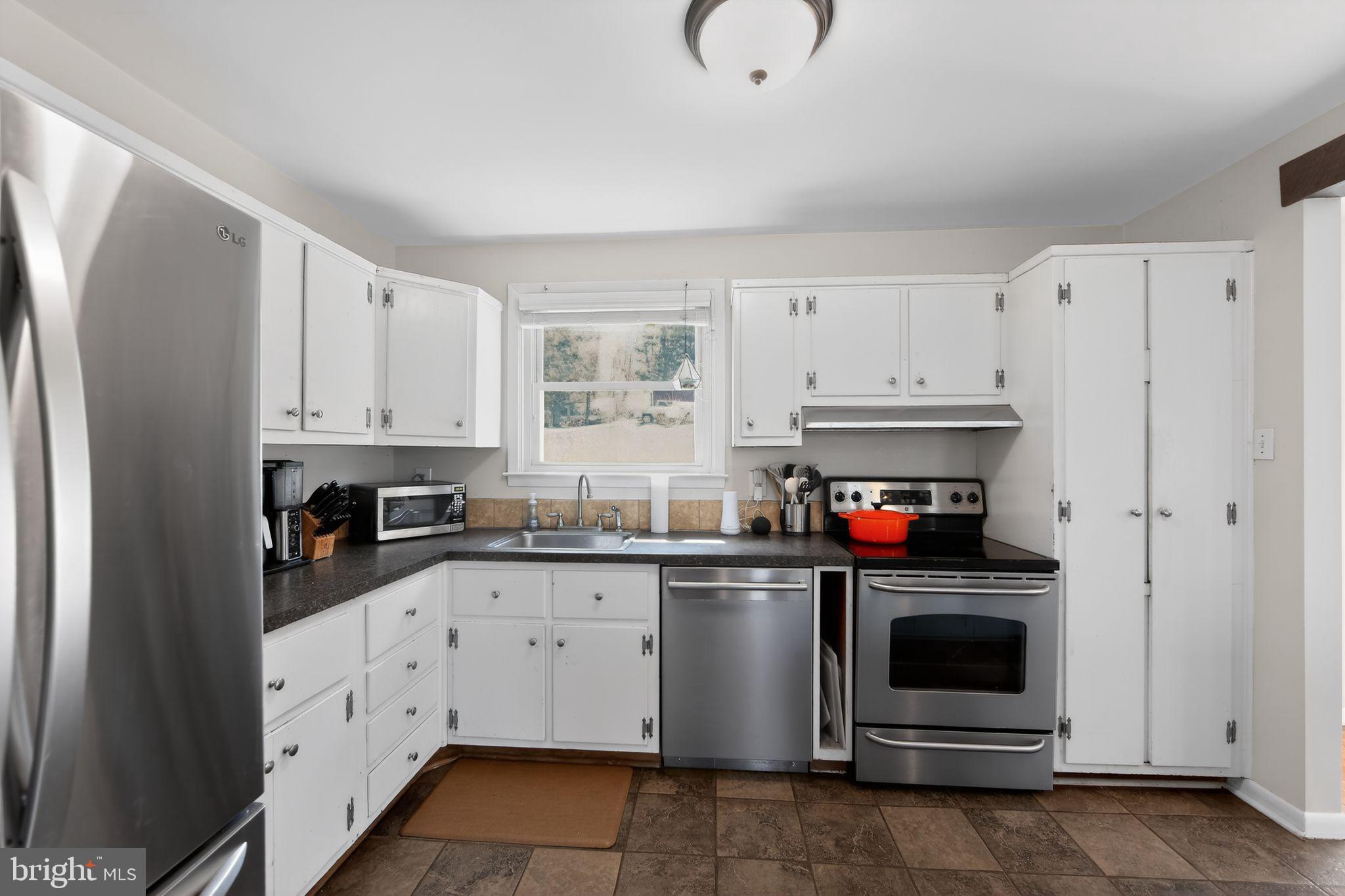 THORNBURY ESTATES - Residential