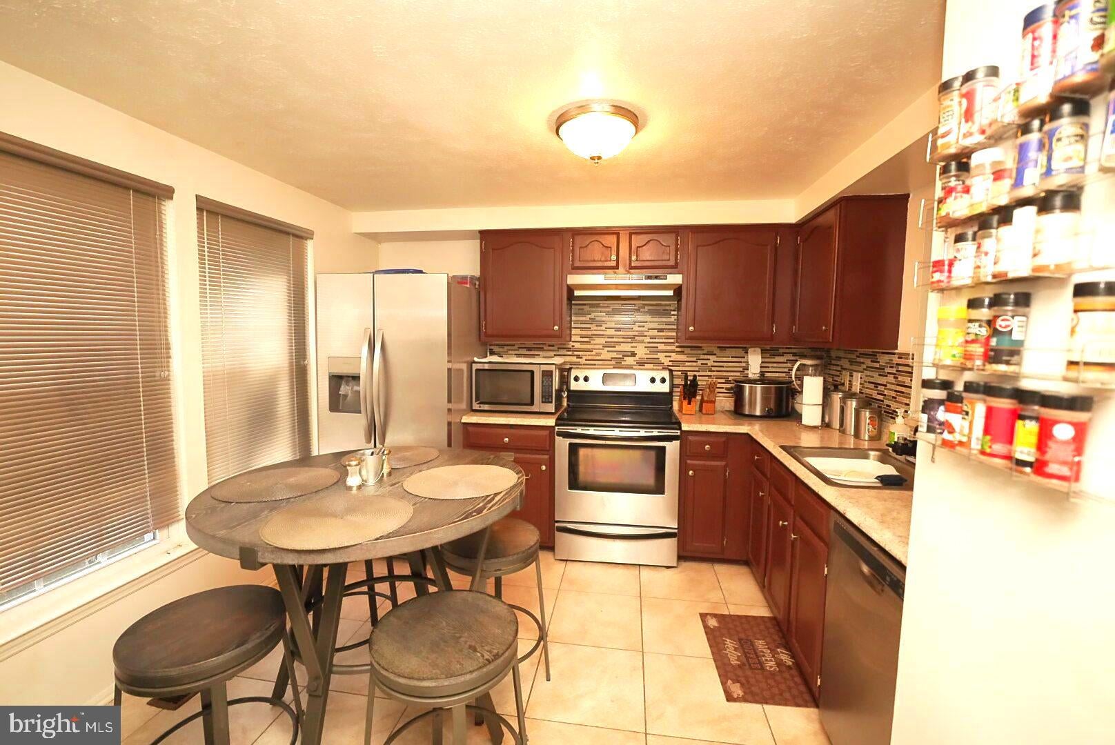 1024 WESTSHORE DRIVE