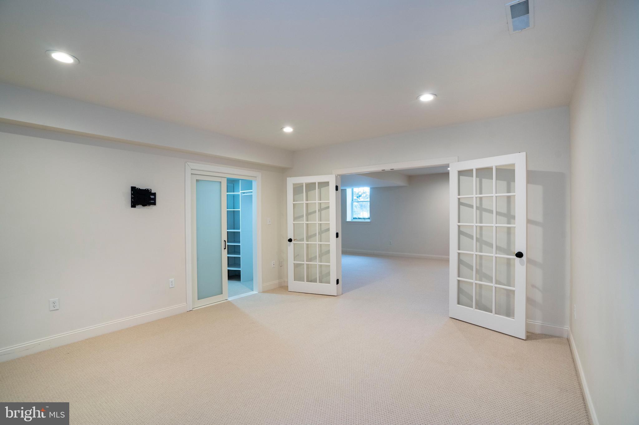 LAUREL POND NORTH - Residential