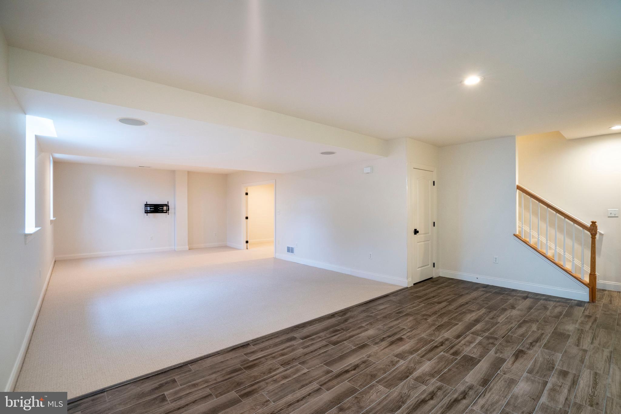 LAUREL POND NORTH - Residential